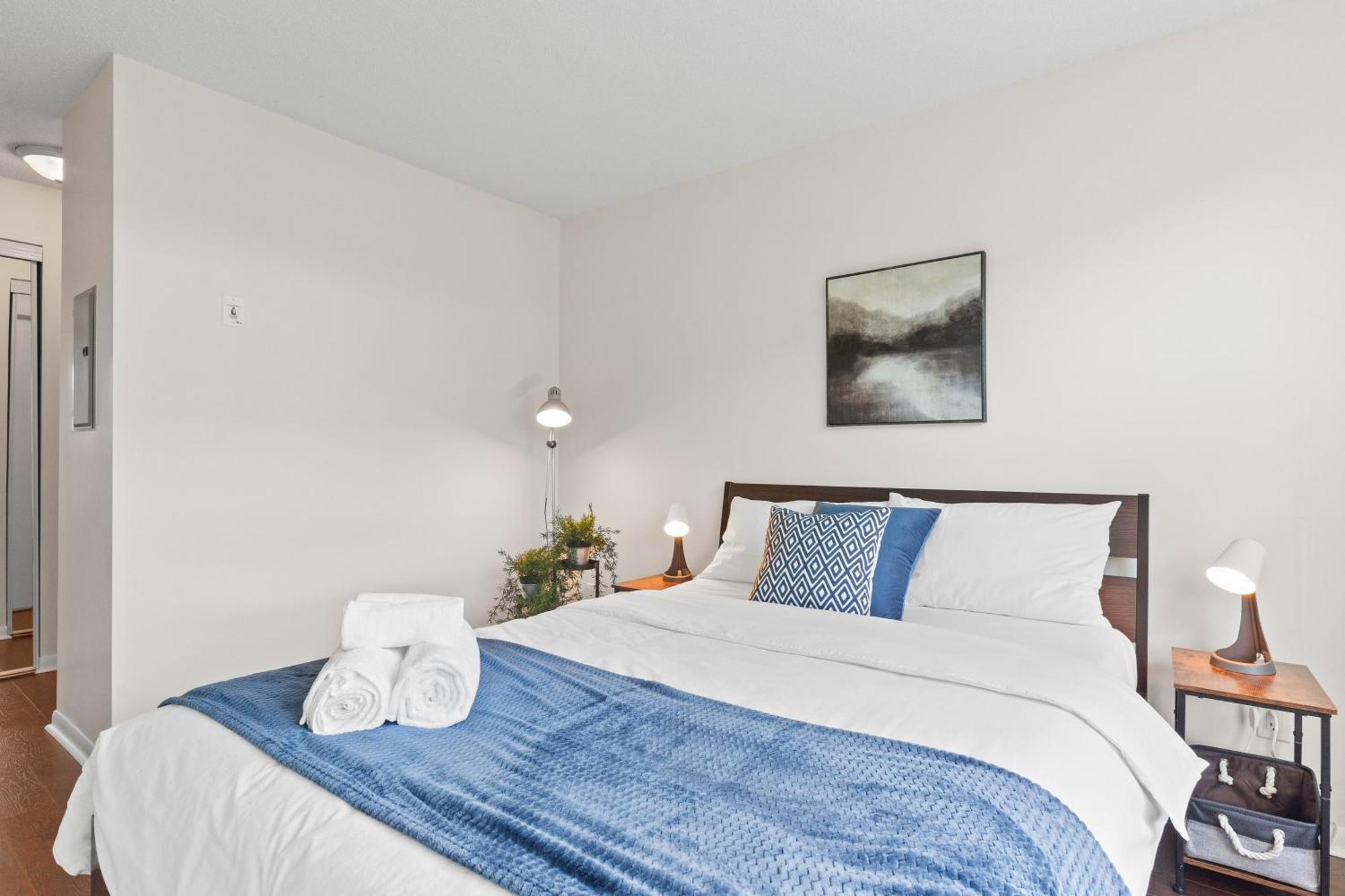 Modern 2Br Downtown Condo, Lakeshore, Exhibition Place, Fort York Toronto Exterior photo